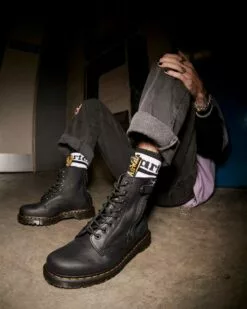 Dr. Martens Dr Martens | Plain Leather Logo Boots -Dr. Martens Shop org 446